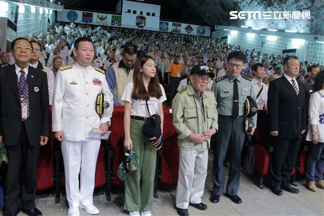 八二三戰役勝利一甲上百名參戰先進官兵前往金門出席紀念大會，場面莊嚴隆重。（記者邱榮吉/攝影）