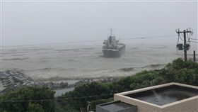 疑風雨太大　巴拿馬籍貨輪二仁溪口擱淺一艘巴拿馬籍貨輪23日下午疑因風雨太大，在台南二仁溪出海口擱淺，船上10人受困待援，但無立即性危險。（海巡署提供）中央社記者張榮祥台南傳真　107年8月23日