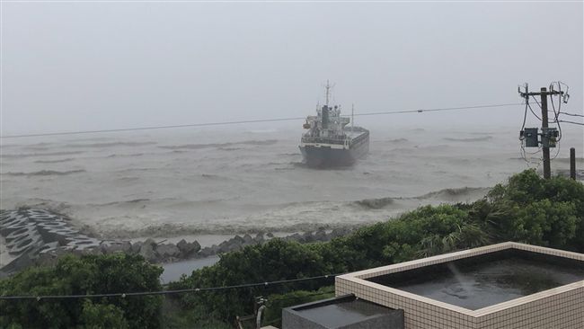 疑風雨太大　巴拿馬籍貨輪擱淺台南