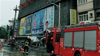 見完父後拔管　高雄鷹架崩落變3死