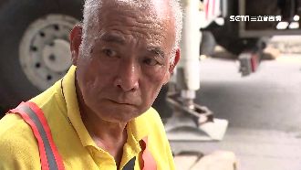 水泥車翻覆毀10車　駕駛：轉彎快了