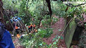 彰化小貨車風雨中墜深谷 老夫妻傷重身亡(圖/翻攝畫面)