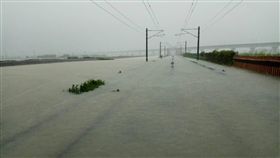 k316+900-k317+200淹水狀況（圖／台鐵提供）