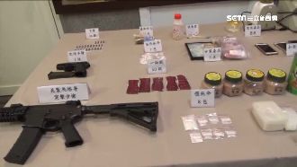 持槍販毒強收保護費　警破門攻堅逮人