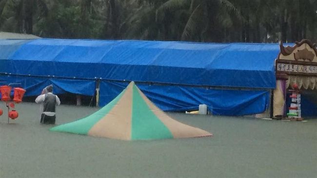 靈堂遭大雨淹沒　他嘆：連追思都沒了
