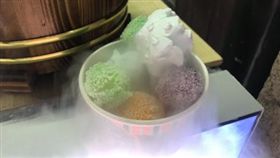 大陸,廣西,液態氮,冒煙,冰淇淋,凍傷(圖/翻攝自微博)