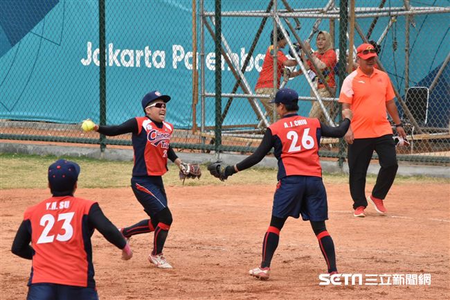 亞運女壘擊敗中國進軍金牌戰。圖／記者王怡翔攝