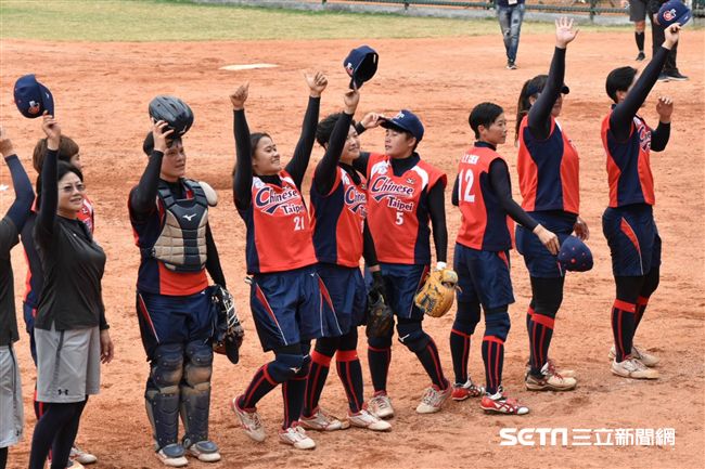 亞運女壘擊敗中國進軍金牌戰。圖／記者王怡翔攝