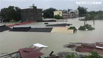 豪雨成災！台南白水溪旁房子險遭滅頂