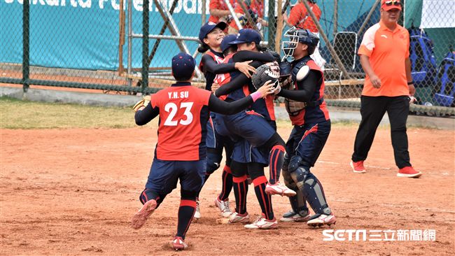 亞運中華女壘擊敗中國，晉級金牌戰。（圖／記者王怡翔攝）