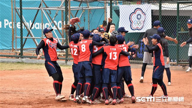 亞運中華女壘擊敗中國，晉級金牌戰。（圖／記者王怡翔攝）