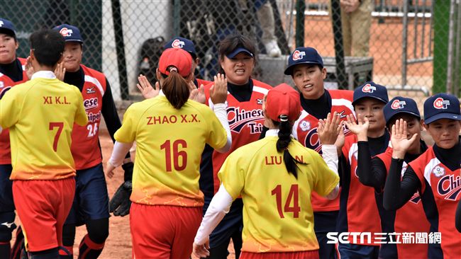亞運中華女壘擊敗中國，晉級金牌戰。（圖／記者王怡翔攝）