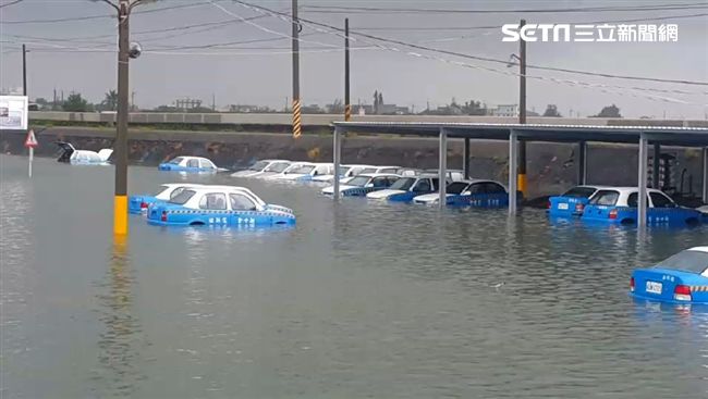 駕訓班好慘　30輛教練車全變泡水車