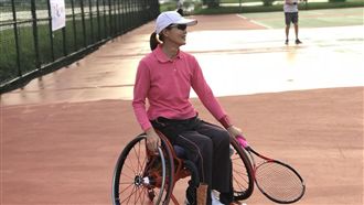 她小兒麻痺　坐輪椅打網球成國手