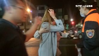 賓士女被阿公打趴引擎蓋　男友怒還擊