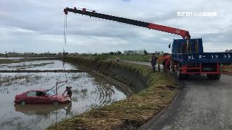 大雨巡田…七旬翁人車衝大排疑溺斃亡