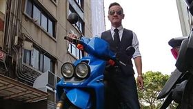 陳為民熱愛騎機車，只要天氣許可，連趕通告他都騎車。（圖／艾迪昇提供）