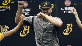 萊福力投出來台代表作。（圖／翻攝自兄弟Fans Club臉書） 