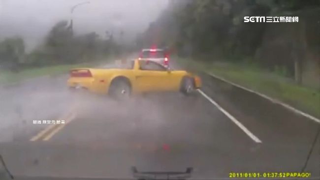 嚇！車輛失控打轉　專家教你自保3招