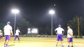 ▲台灣國家隊在雅加達練球，天上掛著滿月。（圖／記者蕭保祥攝）
