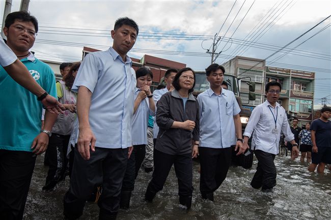 雨水太多很揪心…口水太多很噁心
