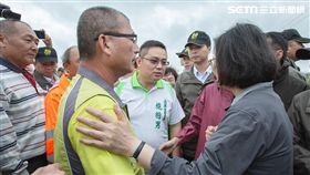 蔡英文,總統,勘災,雲豹裝甲車,涉水,雨鞋