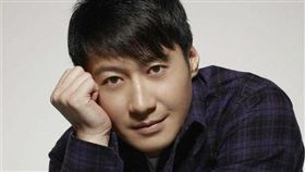 黎明不爽被爆料，憤怒嗆聲不會再去醫院。(圖/翻攝自臉書）