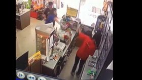 店員,女友,晚下班,店長,砸人,黑色豪門企業　圖／翻攝自臉書黑色豪門企業