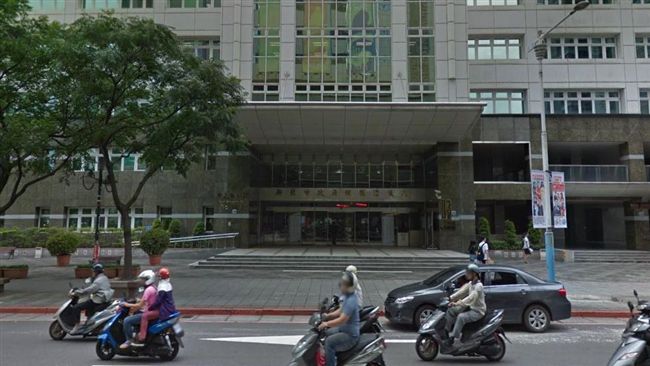不甘遭漠視！男員工持刀刺向女股長