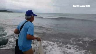 中南部豪雨漁產損　台東民眾搶撈魚