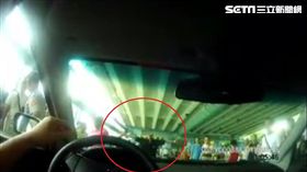 巡邏車,警車,福和橋,攤販,新北市(翻攝畫面)