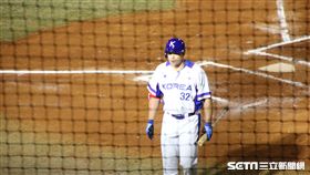 ▲韓國隊打者金宰煥遭三振後不甘心。（圖／記者蕭保祥攝影）