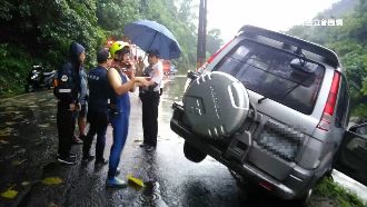 6旬翁深夜摸黑進山區！車在人卻消失