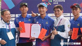 射箭男團金牌羅偉旻（中）。（圖／記者王怡翔攝影）