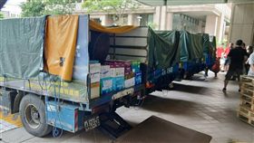 國民黨赴中選會遞交公投連署書。(圖/國民黨立院黨團提供)