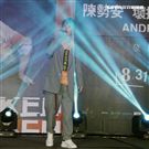 陳勢安全新專輯「壞掉的我們」正式發行，用挖土機挖出閃亮的鑽石，象徵專輯含強大能量。（記者邱榮吉/攝影）