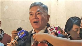 沈榮津談供電及美中貿易戰經濟部長沈榮津9日在部務會議前受訪，說明供電及美中貿易戰等議題，對於總統蔡英文要求成立的工（產）業國際投資公司，沈榮津表示可望在年底前成立。中央社記者廖禹揚攝　107年8月9日