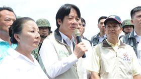 行政院長賴清德25日上午赴嘉義縣朴子市勘災。（圖／行政院提供）