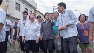 小英坐車遭罵　范世平：難道要游泳？