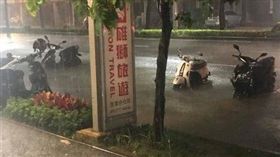 高雄,淹水,豪雨,西南氣流,西南風,氣象雲,熱帶性低氣壓,氣象局,爆廢公社 圖／翻攝自爆廢公社臉書　
