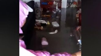雨下不停！家裡慘變水庫　開門像洩洪