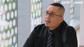 車冠德笑稱自己是導而不優則演。（圖／民視提供）