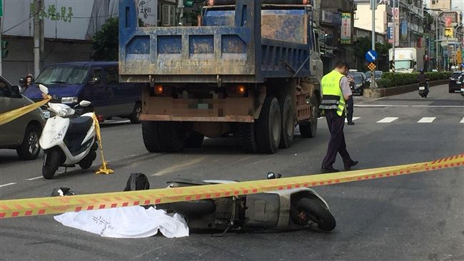 鶯歌傳死亡車禍　男騎士頭部遭輾亡