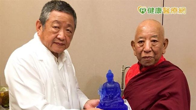 東滇仁波切來台換膝關節！靠這個立功
