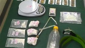 台中毒販擁槍被捕來不及吞劇毒／翻攝畫面