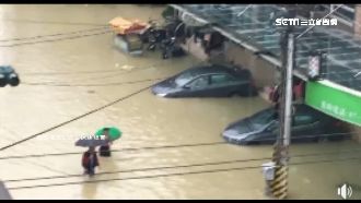 仁武水淹及腰　居民驚呼：機車不見了
