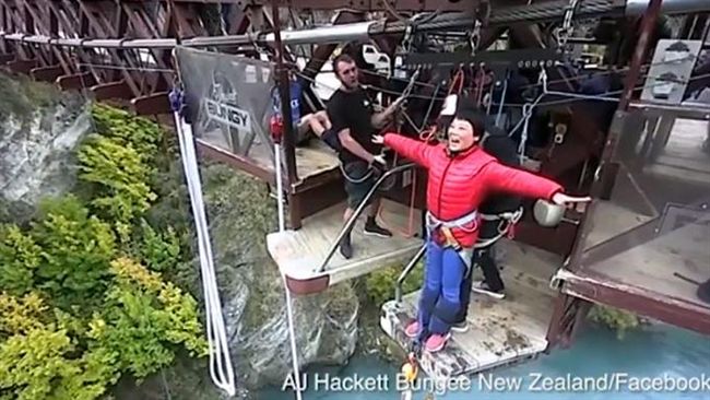 婦高空彈跳！聽嘸JUMP狂喊「叫」