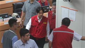 賴清德視察災害應變中心（1）行政院長賴清德（中）28日上午視察「0823熱帶低壓水災中央災害應變中心」，了解各地災情狀況。中央社記者吳家昇攝  107年8月28日