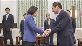 蔡英文總統28日上午接見日本自由民主黨參議員中西哲一行。（圖／總統府提供）