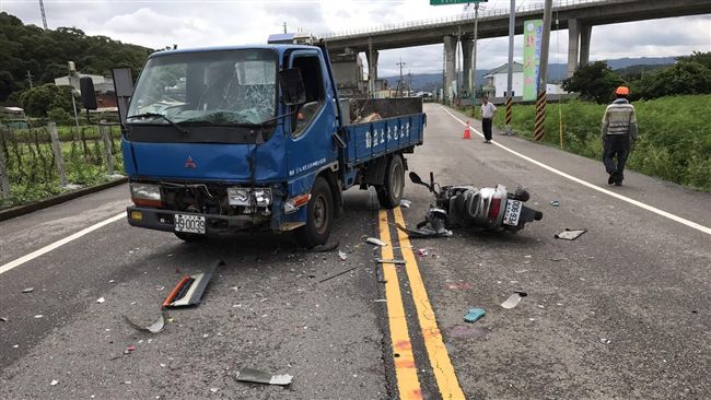 才辦完父親喪事　母女檔騎車遭撞昏迷